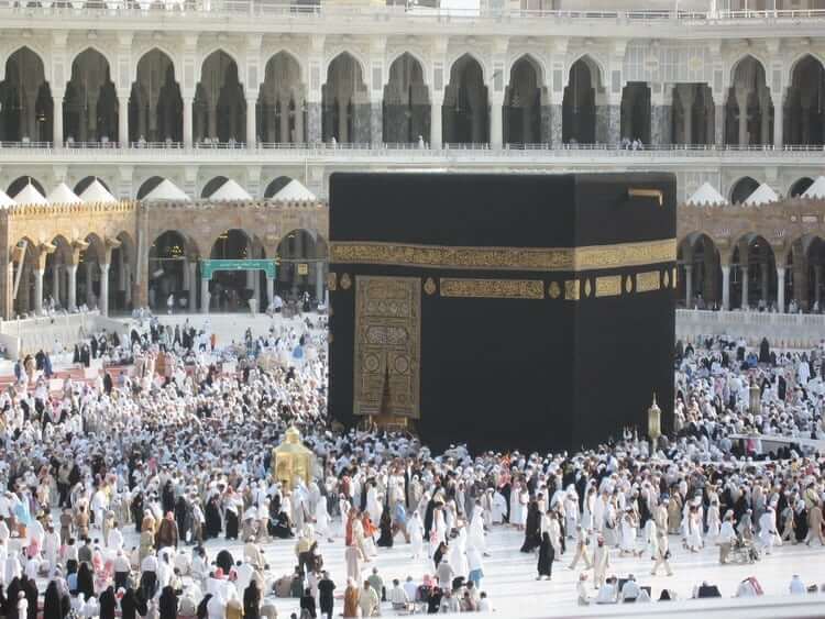 why do muslims pray towards mecca